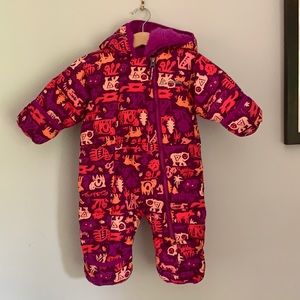 Columbia baby snowsuit size 3-6 months but fits big
